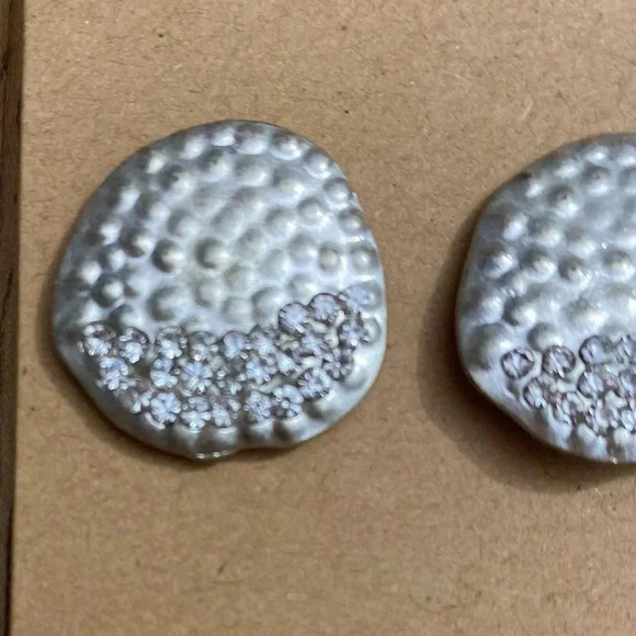 🆕Silver Tone Stud Earrings🆕 - Picture 2 of 2